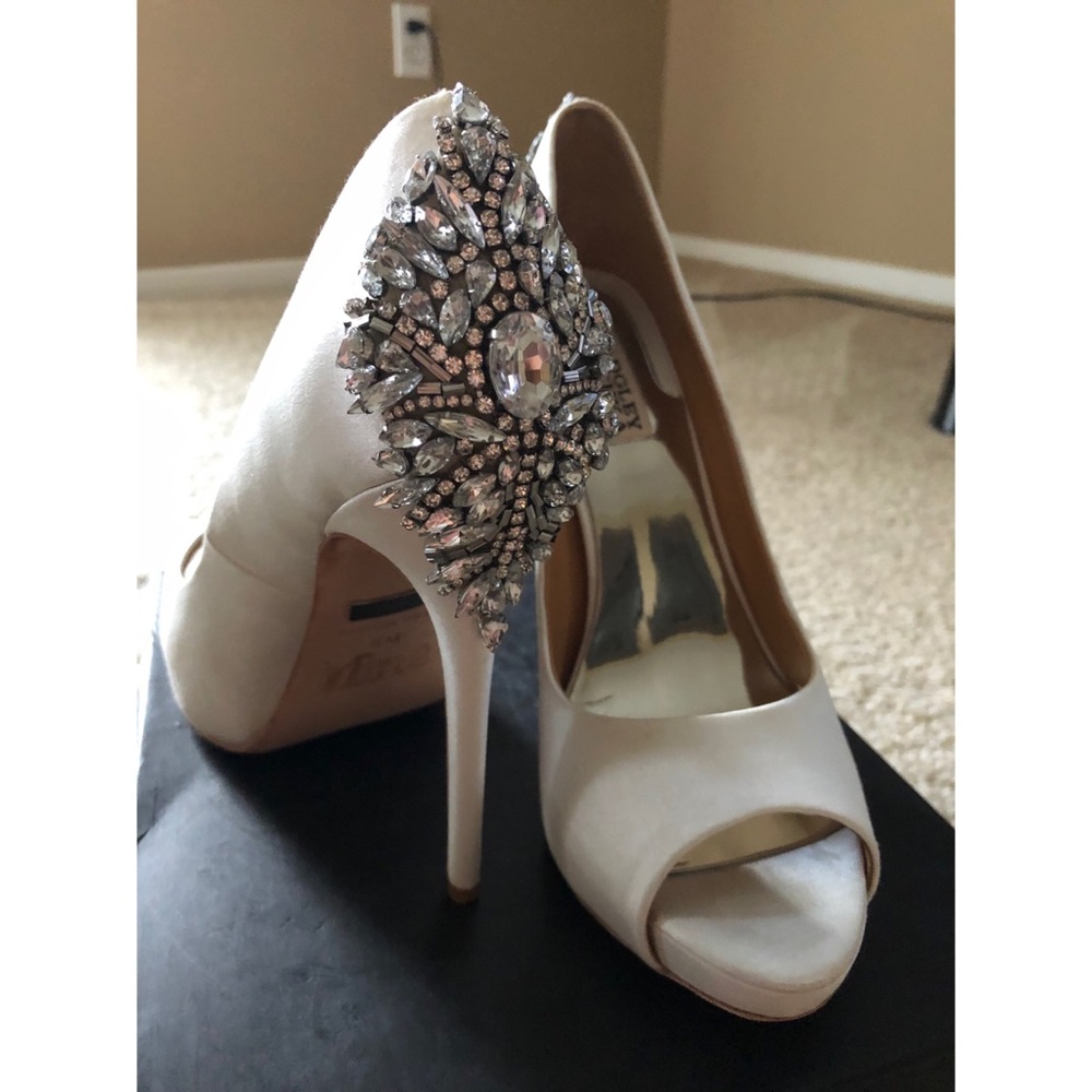 Badgley Mischka pumps